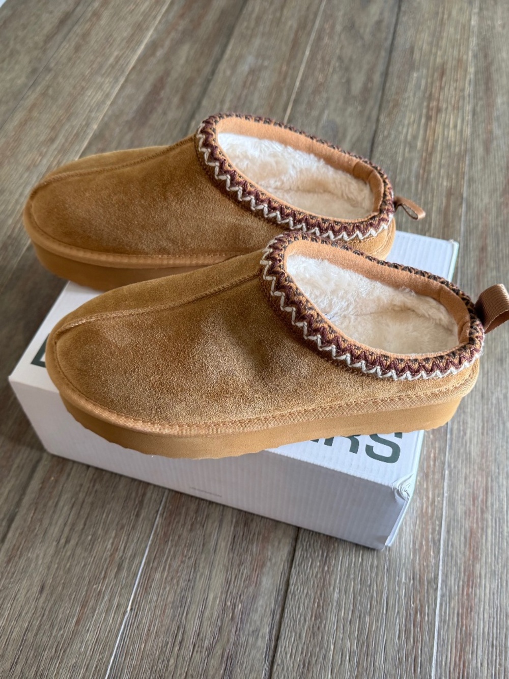 Chestnut Ugg Style Slippers Women’s Size 7 Cozy Slip On Platform Mule